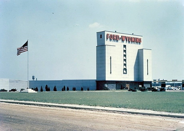 Ford-Wyoming 6-9 Theatre - Vintage Photo 1950S (newer photo)